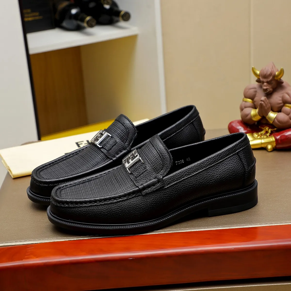 Men's shoes💰460 🕷🕷【FENDI】The latest men's formal leather shoes🇨🇳Classic series not to be missed💯The first layer is made of imported first-layer cowhide☘Original quality, the leather is smooth and delicate🎋The version is awesome, the perfect streamlined outline🍇🐮Leather lining, color, size 38-45...